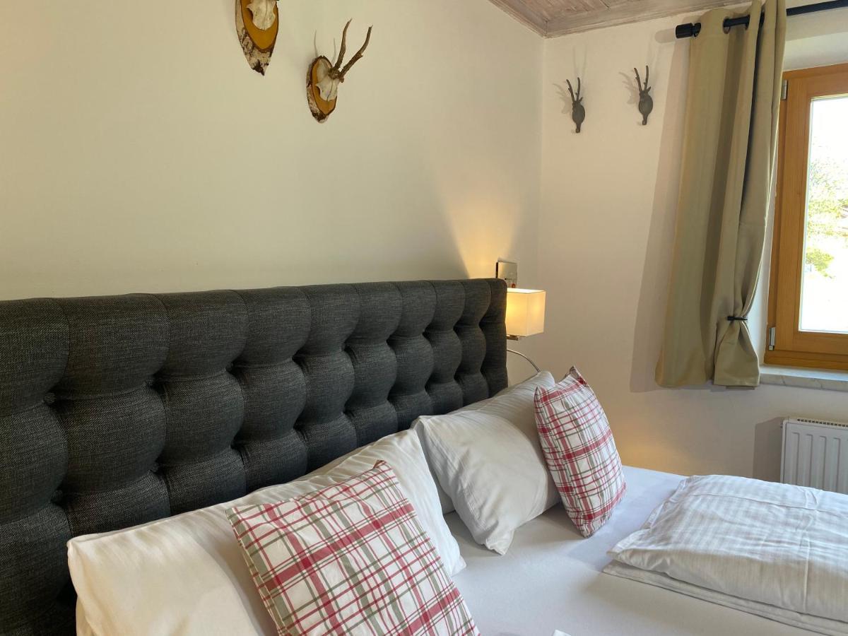 Alm Seasons Premium Chalet & Studios 萨尔巴赫 客房 照片