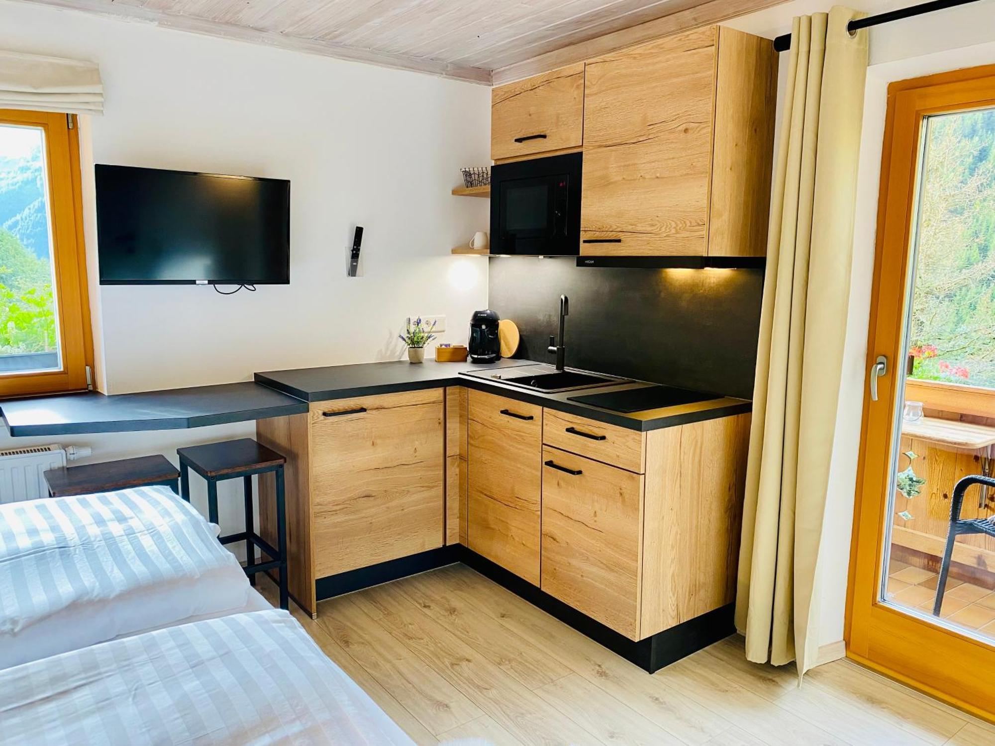 Alm Seasons Premium Chalet & Studios 萨尔巴赫 客房 照片